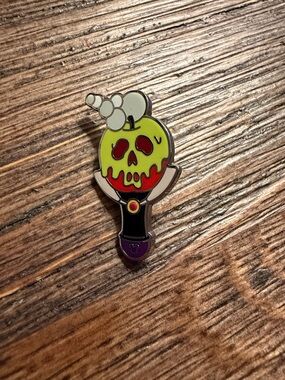 Evil Queen Bubble Wand Chaser Hidden Disney Pin